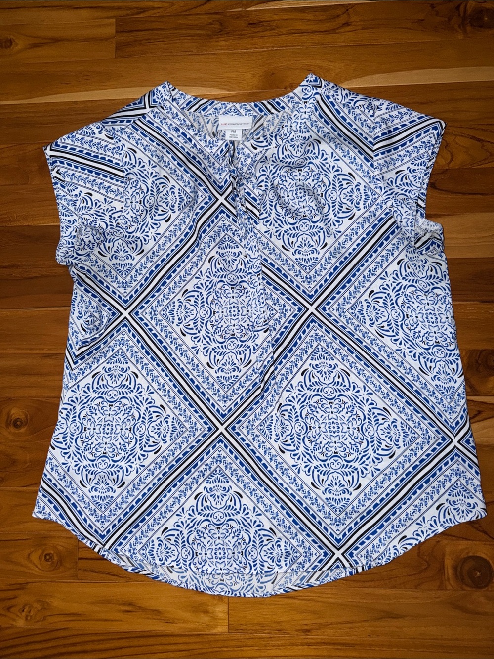 Liz Claiborne Black, White & Blue Geometric Print Cap-Sleeve Blouse